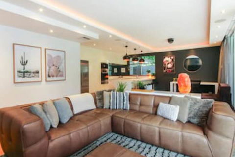 Spacious 2 Bedroom Apartment In Ascot With Large Private Garden - Accommodation Nelson Bay 0