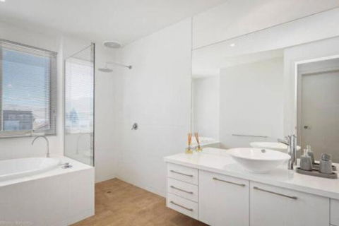 SEA NOOK Seconds From The Beach - Accommodation Nelson Bay 5