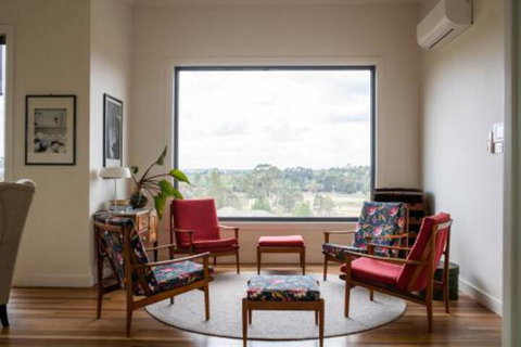 Five Bed Five Bath Five Star View 2 Mins To CBD Wentworth Estate - Accommodation Nelson Bay 0