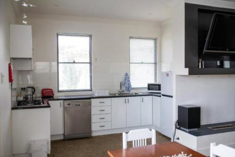 Five Bed Five Bath Five Star View 2 Mins To CBD Wentworth Estate - Accommodation Nelson Bay 6