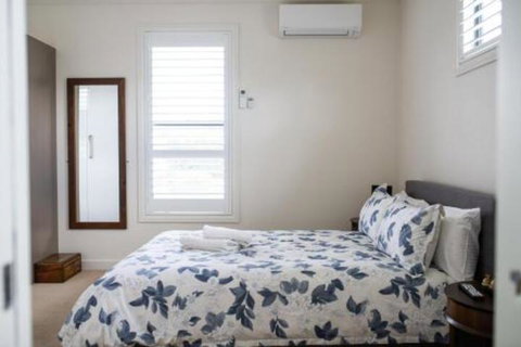Five Bed Five Bath Five Star View 2 Mins To CBD Wentworth Estate - Accommodation Nelson Bay 2