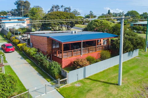 Bruces Waterside Units - Accommodation Nelson Bay 3