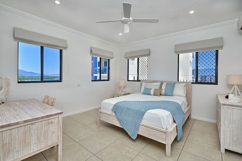 Belle Escapes Luxury Penthouse With Ocean Views - Accommodation Nelson Bay 6