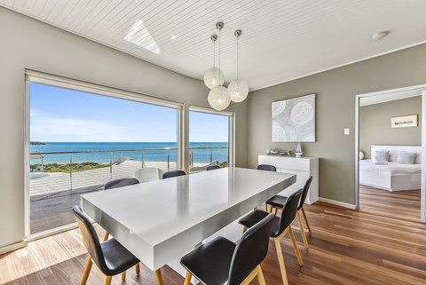 Aloha Waterfront Properties - Accommodation Nelson Bay 3