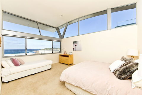 Whale View - Accommodation Nelson Bay 7