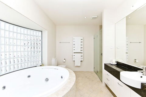 Whale View - Accommodation Nelson Bay 5