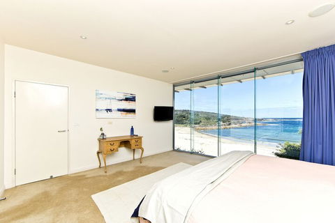Whale View - Accommodation Nelson Bay 2