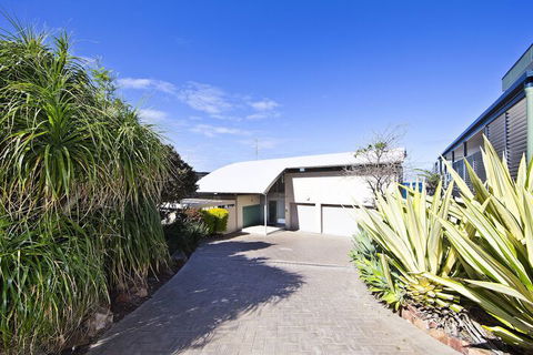 Whale View - Accommodation Nelson Bay 1