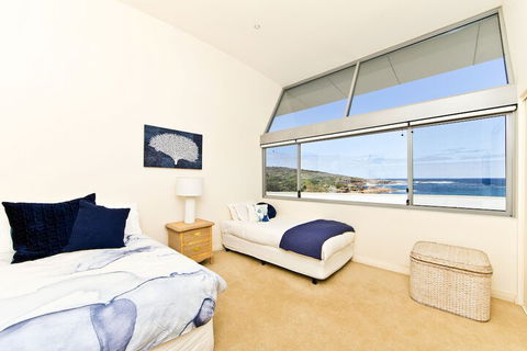 Whale View - Accommodation Nelson Bay 3
