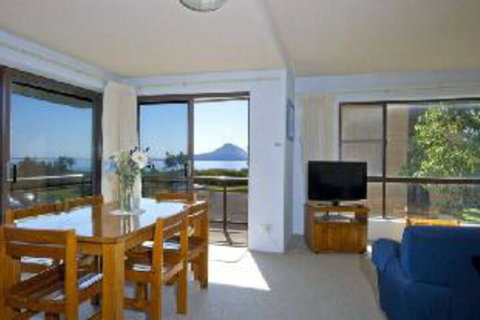 2 Bedroom Apartment Commodore Unit 3 6 Intrepid Close - Accommodation Nelson Bay 2