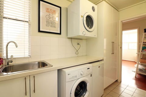 Colour Pop - Rejuvenate Stays - Accommodation Nelson Bay 7