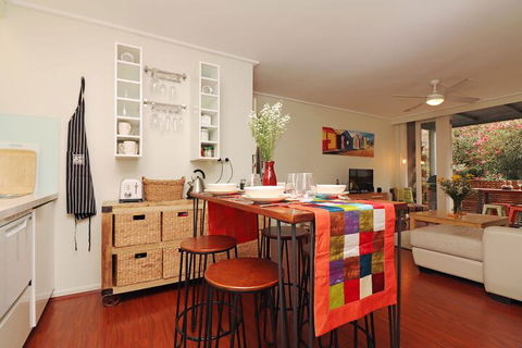 Colour Pop - Rejuvenate Stays - Accommodation Nelson Bay 4