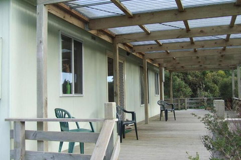 Bushland Retreat - Accommodation Nelson Bay 3