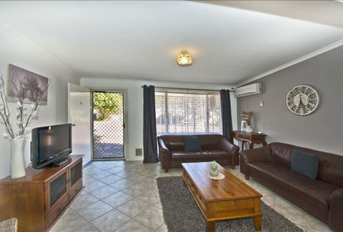 Unit 6 Middleton Mews - Accommodation Nelson Bay 3