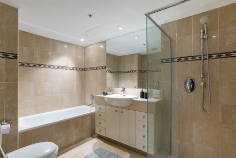 Apartment CBD - Pitt - Accommodation Nelson Bay 4