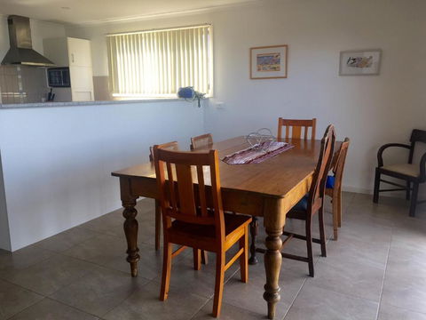 Blakeney Holiday House - Accommodation Nelson Bay 3