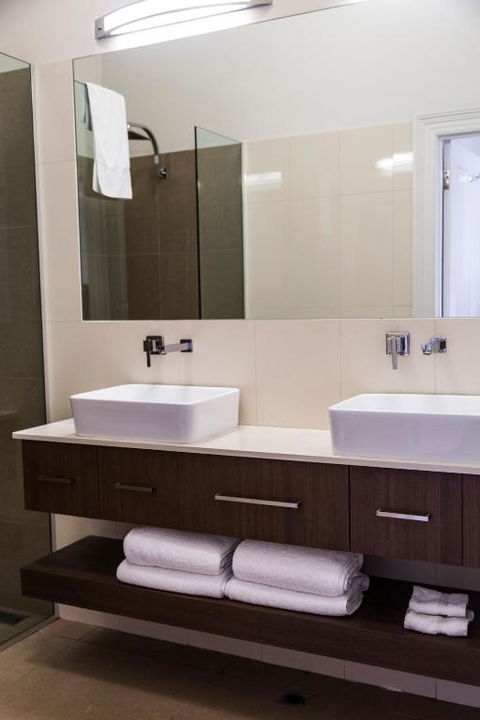Simmers Serviced Apartments - Accommodation Nelson Bay 4
