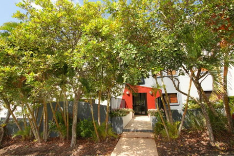 Unit 4 Beaumont Sur Mer 13 15 Pacific Terrace Coolum Beach 400 BOND LINEN SUPPLIED - Accommodation Nelson Bay 3