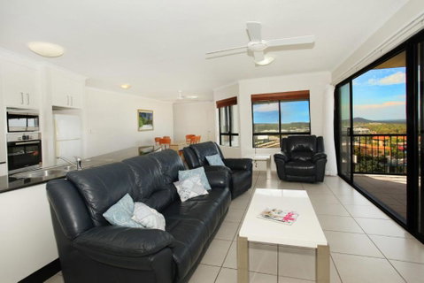 Unit 4 Beaumont Sur Mer 13 15 Pacific Terrace Coolum Beach 400 BOND LINEN SUPPLIED - Accommodation Nelson Bay 4