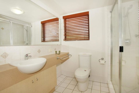 Unit 4 Beaumont Sur Mer 13 15 Pacific Terrace Coolum Beach 400 BOND LINEN SUPPLIED - Accommodation Nelson Bay 2