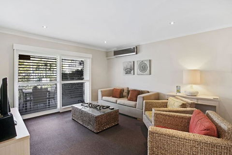 Pacific Blue Pool Spa & More Available In Complex! - Accommodation Nelson Bay 2