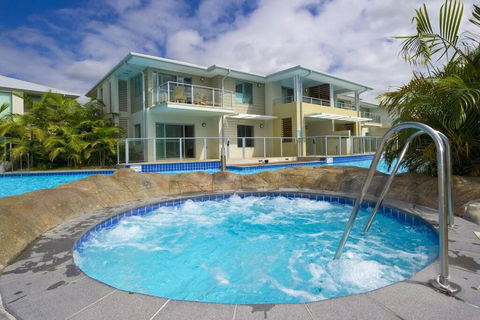 Pacific Blue Pool Spa & More Available In Complex! - Accommodation Nelson Bay 1