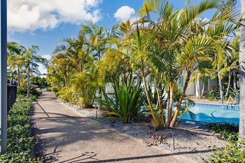 Pacific Blue Pool Spa & More Available In Complex! - Accommodation Nelson Bay 3