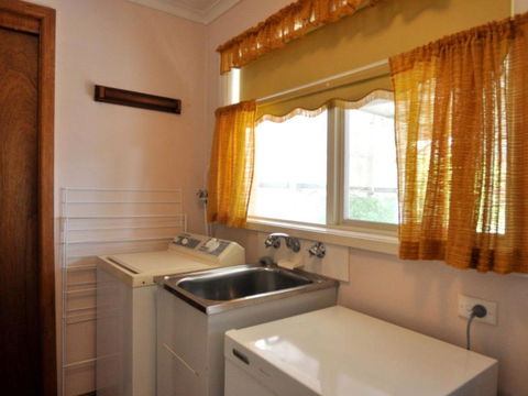 RETRO RETREAT INLET SIDE - Accommodation Nelson Bay 4