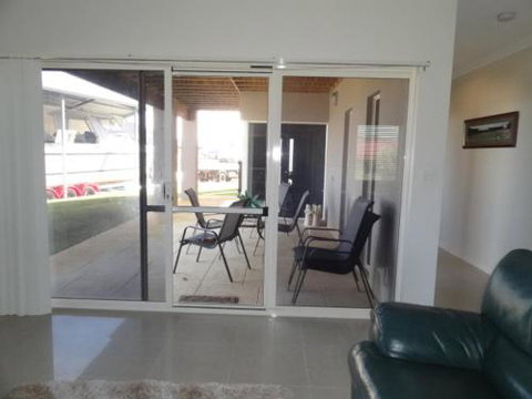 Acaciabnb - Accommodation Nelson Bay 3