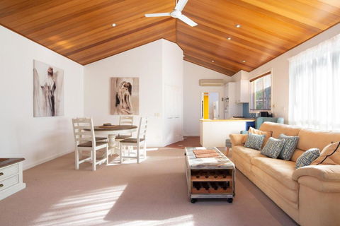 SAILS TWO INVERLOCH - Accommodation Nelson Bay 3