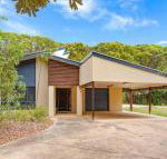 18 Naiad Court Rainbow Shores Modern Beach House Walk to Beach - Accommodation Nelson Bay