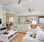 6 Orania Court Rainbow Shores Absolutely gorgeous beach side property within 200 metres walk to the beach - Accommodation Nelson Bay