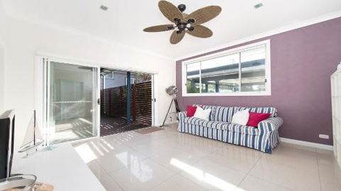 No. 1 Fingal Bay Beach House The Little Abode - Nelson Bay Accommodation.com 2