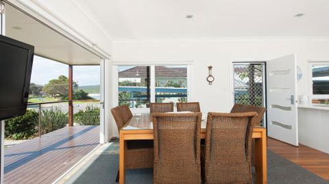 No. 1 Fingal Bay Beach House The Little Abode - Nelson Bay Accommodation.com 6