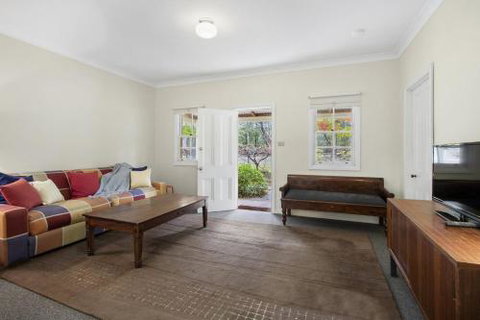 THE TEACHERS COTTAGE - Accommodation Nelson Bay 3