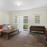 THE TEACHERS COTTAGE - Accommodation Nelson Bay 0