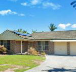 Fingal Waves at Fingal bay NSW - Nelson Bay Accommodation.com