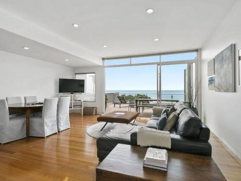 LOUTTIT BAY APARTMENT 2 Main Street With Wifi & Views - Accommodation Nelson Bay 3