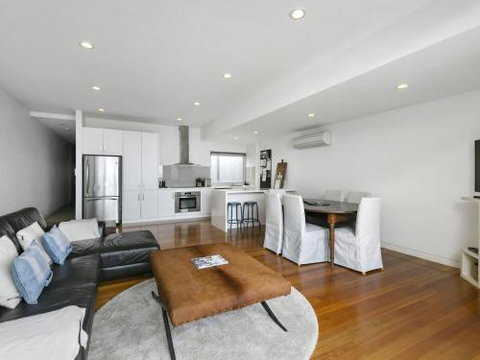 LOUTTIT BAY APARTMENT 2 Main Street With Wifi & Views - Accommodation Nelson Bay 1
