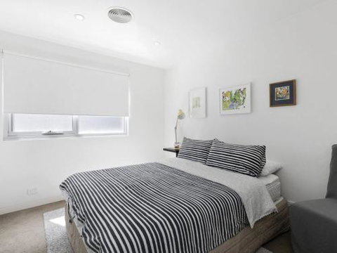 LOUTTIT BAY APARTMENT 2 Main Street With Wifi & Views - Accommodation Nelson Bay 4