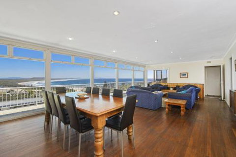 La Mer 19 Dulconghi Street - Nelson Bay Accommodation.com 1