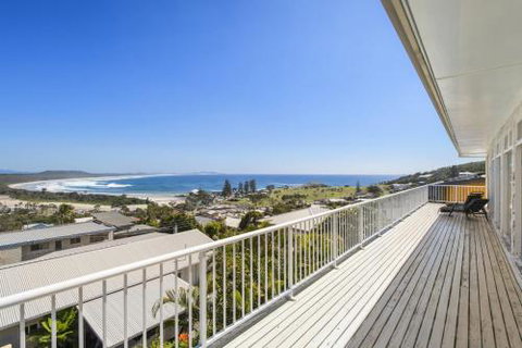 La Mer 19 Dulconghi Street - Nelson Bay Accommodation.com 3