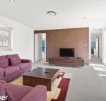 Absolute Waterfront at Anna Bay - Accommodation Nelson Bay