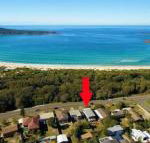 Sounds of Sunshine 1 Upstairs half of House - Nelson Bay Accommodation.com