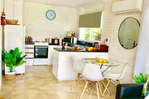 PARADISE COURT VILLA 1 Free Wifi - Accommodation Nelson Bay 0