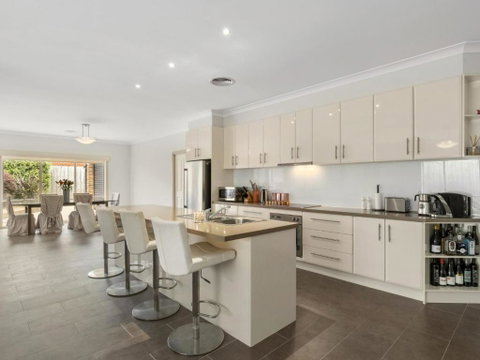 THE LOCH SURFSIDE WIFI NETFLIX PET FRIENDLY (OUTSIDE ONLY) - Nelson Bay Accommodation.com 2