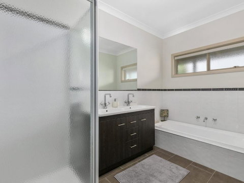THE LOCH SURFSIDE WIFI NETFLIX PET FRIENDLY (OUTSIDE ONLY) - Nelson Bay Accommodation.com 1