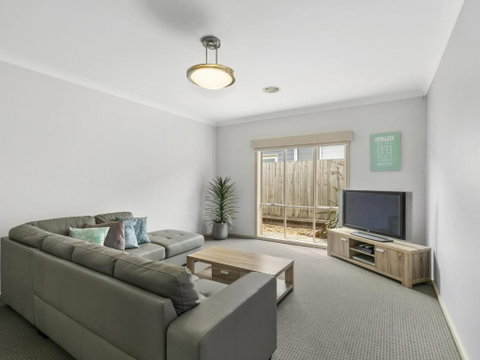 THE LOCH SURFSIDE WIFI NETFLIX PET FRIENDLY (OUTSIDE ONLY) - Nelson Bay Accommodation.com 4