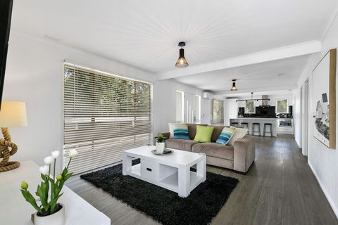 Beauty AND THE Peace - Inlet Side - Accommodation Nelson Bay 1