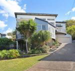 10 Barra Crescent Coolum Beach 500 BOND WIFI walking distance to beach - Accommodation Nelson Bay